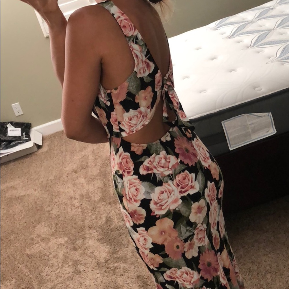 Dress - Picture 6 of 6